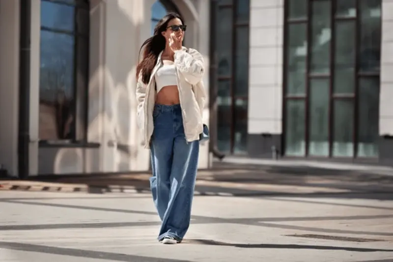Hot Jeans Tops – Trendy & Stylish Looks for Women